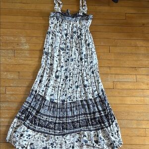 EUC Knox Rose  Floral Maxi Dress in Blue and White